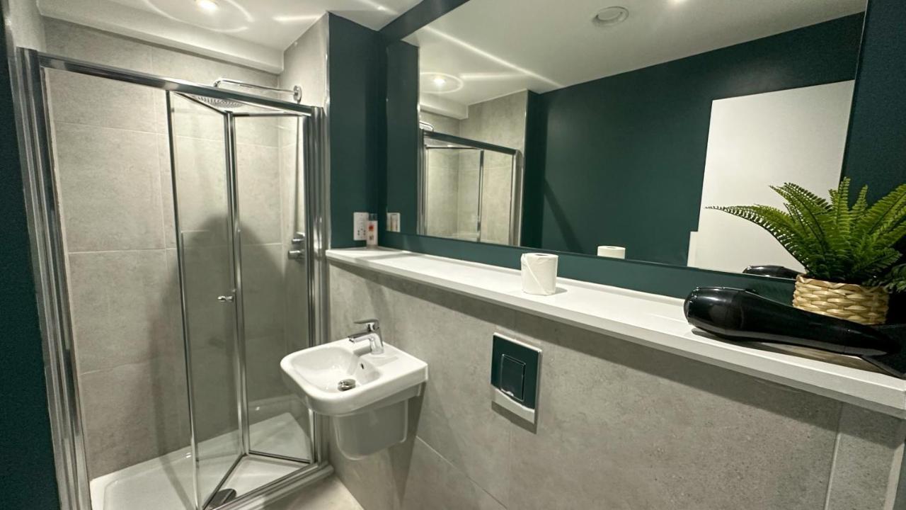 Lux Livin' Apartments - Luxury 2 Bed Apartment With Sky Garden Manchester Buitenkant foto